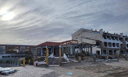 Glasscherben, zerbrochene Dachziegel, Holzbalken, M�belteile ...