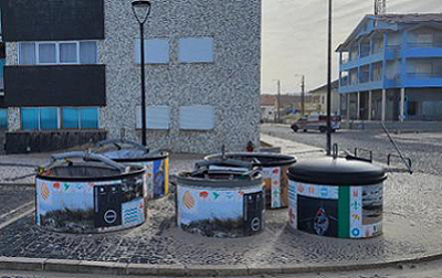 Von M�llbeh�ltern wurden die Deckel abgerissen ...