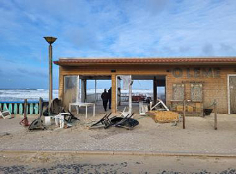 Sch�den am Restaurant "O Leme"