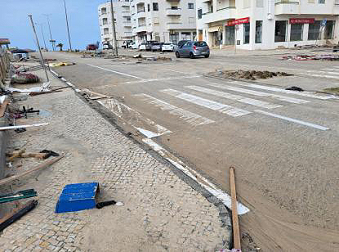 Noch M�ll auf der h�her liegenden Hauptstra�e ... 