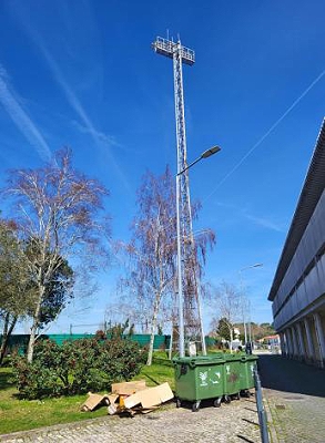 Einstiger Lichtmast vom Fu�ballstadion ...