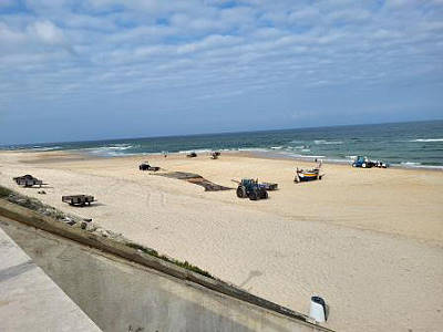 Auch heute wird der Strand "geb�gelt" ...