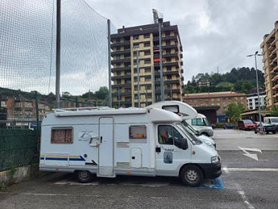 "Gem�tlicher" Womo-Stadtparkplatz ...