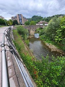 Am kleinen Fluss Oria ..