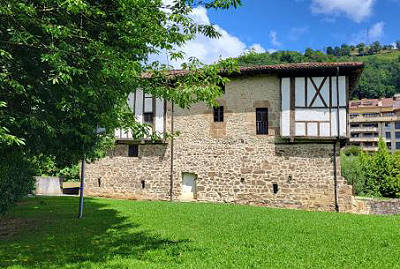 Der gr��te Holzpalast im Baskenland