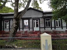 Altes Haus mit Schaschlik-Bar ... Altes Haus mit Schaschlik-Bar ...