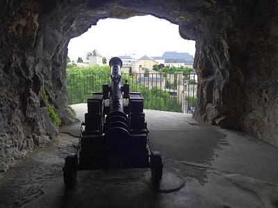 Kanonen erinnern an kriegerische Zeiten ...