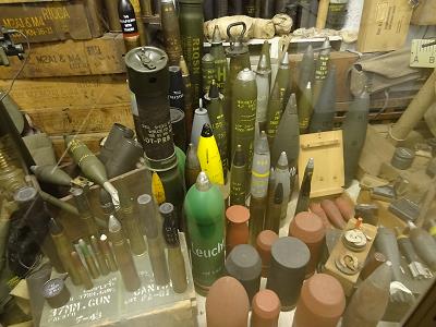 ... jede Menge Munition und viel Arbeit im Lazarett ...