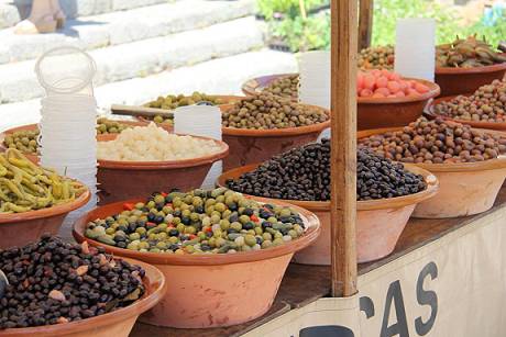 Versorgung mit Grundnahrungsmitteln: Markt in Inca ...