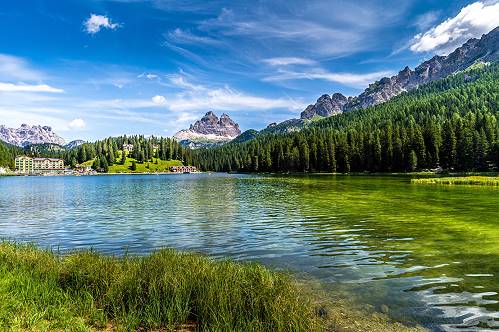 Südtirol, eines der Traumziele für Wanderer: Von den Dolomiten bis zum Pragser Wildsee ist einiges zu entdecken (Pexels © Chavdar Lungov CCO Public Domain) 
