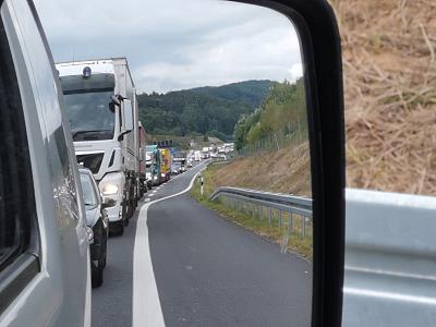 Stau hinter uns rechts ...