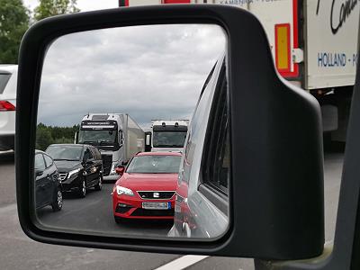 Stau hinter uns links ...