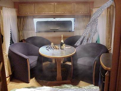 Die Barocksitzecke wird durcheinander gewirbelt  ...