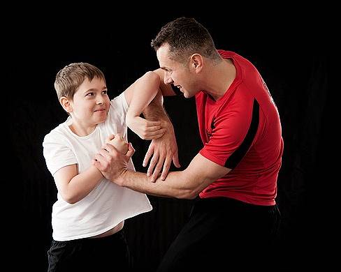 Selbstverteidigung: Groe Hilfe, falls man unterwegs angegriffen wird (@ sifusergej, pixabay.com)