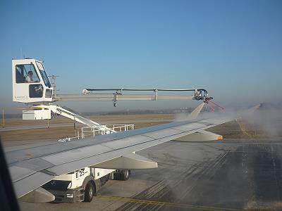 Das Flugzeug wird enteist ...