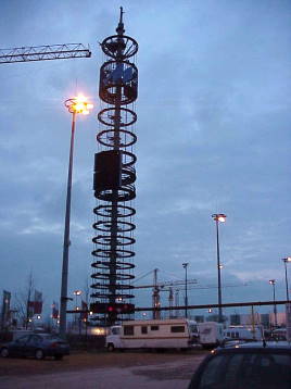 Messe Mnchen: Wahrzeichen Messeturm ...