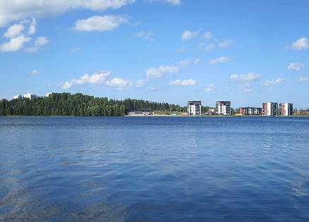 Grostadt im Hintergrund: Es gibt auch grere Huser ...