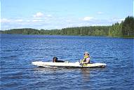 Nicht wasserscheu: Herr und Hund ...