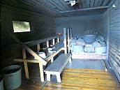 ... entpuppt sich als urige Sauna ...