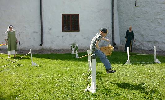 ... und Springreiter dort ...