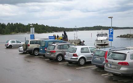 Blick aus unserem Hochdach zum Fhranleger: Containerverkehr ...