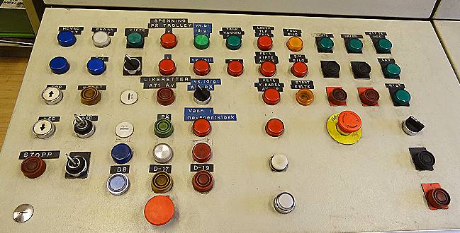 Viel Knopf, viel Schaltpult