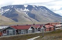 Hausberg mit Sommer-"Weinglas" Hausberg mit Sommer-"Weinglas"