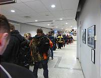 Warteschlange Troms-Passkontrolle ...