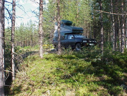 Redaktionsfahrzeug am See-Camp ...