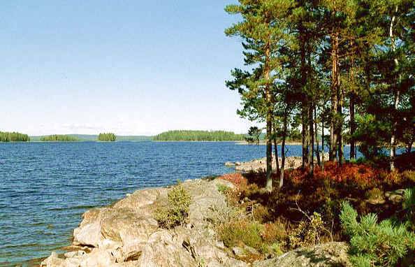 So schön es hier auch war, der Wind blies uns zurück ins Boot ... So schön es hier auch war, der Wind blies uns zurück ins Boot ...