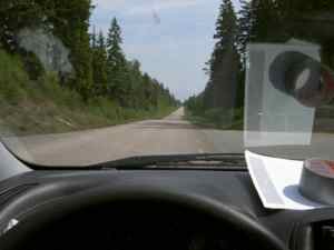 Mitten durch die W�lder, so weit das Auge reicht ...