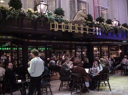 Im Donkey Pub ist immer was los!