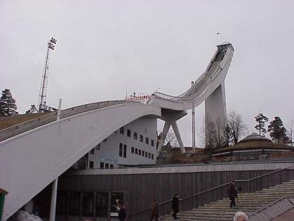 Ganz ohne Schnee: Der Holmenkollen ...