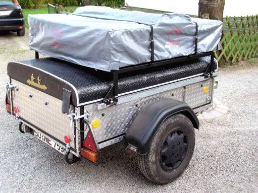 Dachzelt Hnger, fertig zur Abfahrt ...