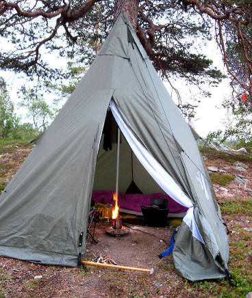 Auch Feuer im Zelt kein Problem ... ;-))