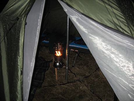 Nach gefrorenem Buffet wartet das beheizte Zelt ...