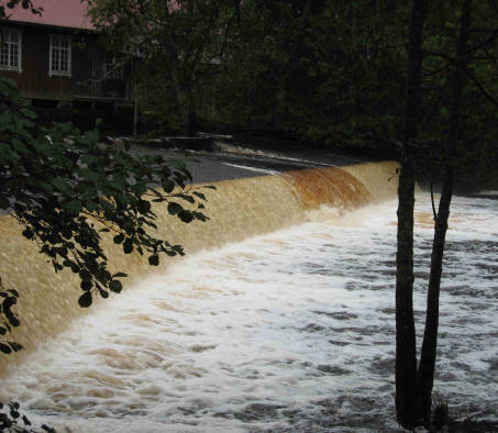 Das groe Wehr bei Munkabo ...