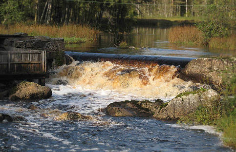 Ein Teil des Wehres bei Hemmershult ...