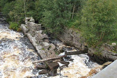 Reste des alten Mhlengebudes mit Kanal frs Wasserrad ...