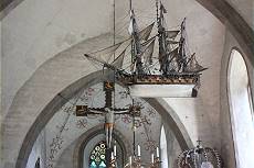 Auch bewaffnete Segler dürfen in die Kirche ... Auch bewaffnete Segler dürfen in die Kirche ...