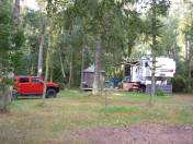 Stilecht: Pickup-Camper mit Hummer als Zweitfahrzeug ... Stilecht: Pickup-Camper mit Hummer als Zweitfahrzeug ...