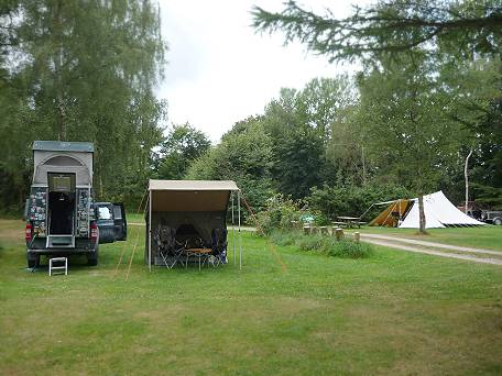 Ruhiger Stellplatz im Hjsager Camp  ...