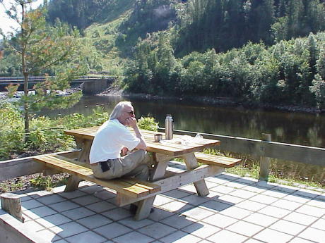 ... im T-Shirt noch zu warm: Rastplatz in TYDAL ...