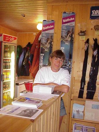 ... bitte recht freundlich: die Campingplatzbetreiberin vom Nesjoen ...