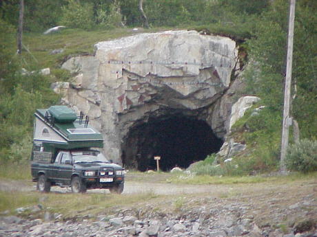 ... Campen vor dem Wasserstollen ...