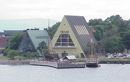 ... das Fram-Museum vor dem Tele beim Auslaufen ...