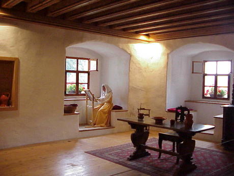 Restaurierte Rumlichkeiten in allen Stockwerken ...