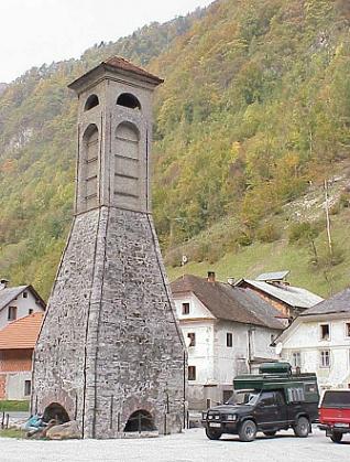 ... fen ehemaliger Eisenhtten am Wegesrand ...