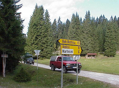 ... der Abzweig nach Boh. Bistrica ...