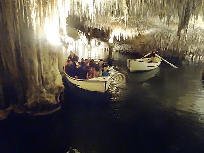 Ruderer in der H�hle ...